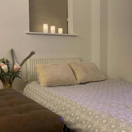Modern Town House In Cotswolds - 3 Double Bedrooms Witney Extérieur photo