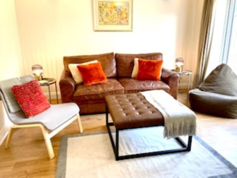 Modern Town House In Cotswolds - 3 Double Bedrooms Witney Extérieur photo