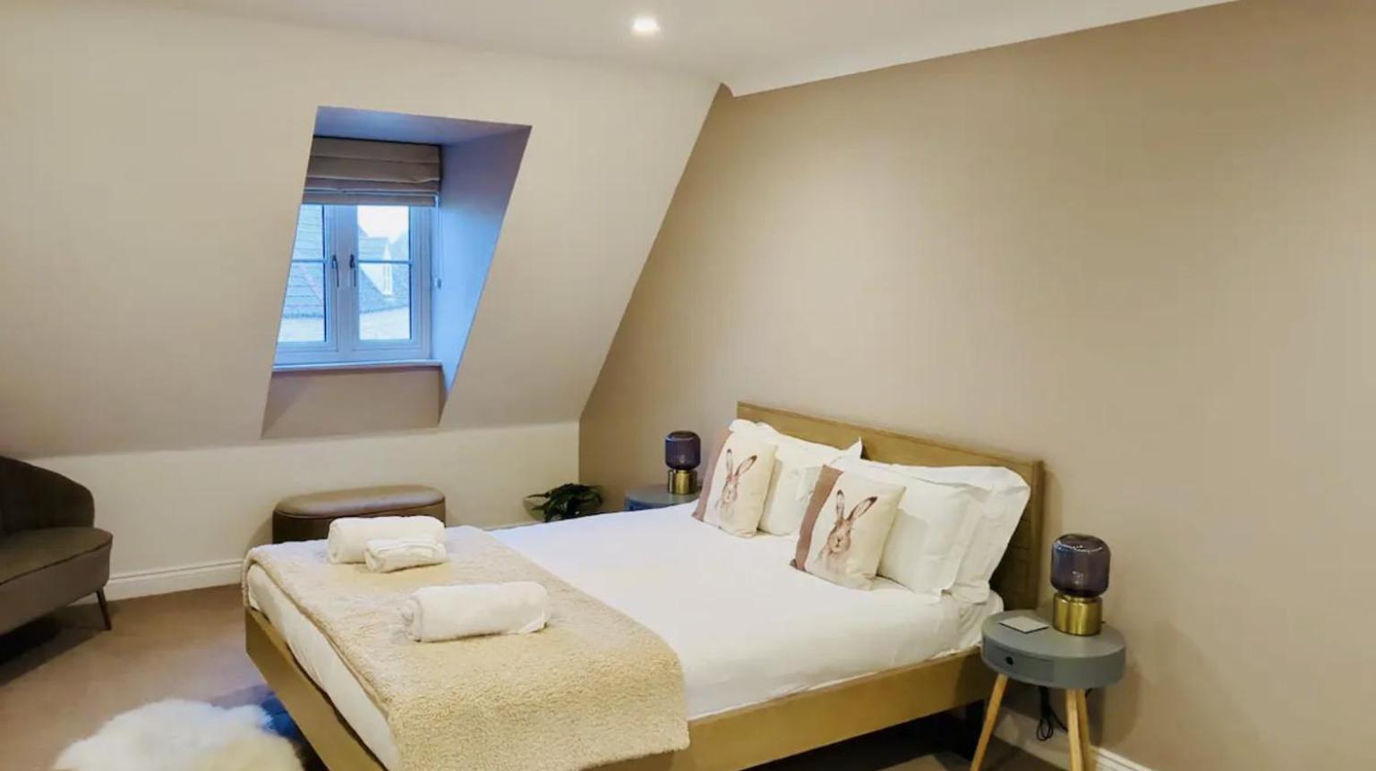 Modern Town House In Cotswolds - 3 Double Bedrooms Witney Extérieur photo