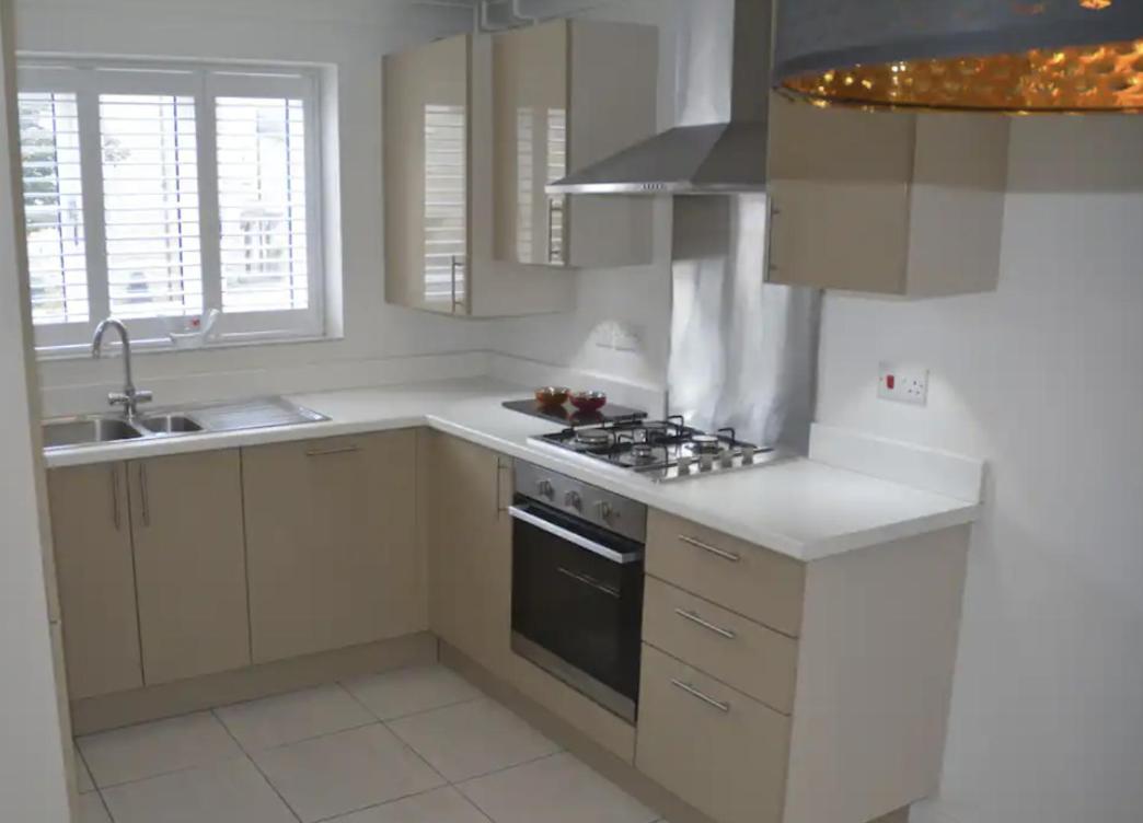 Modern Town House In Cotswolds - 3 Double Bedrooms Witney Extérieur photo