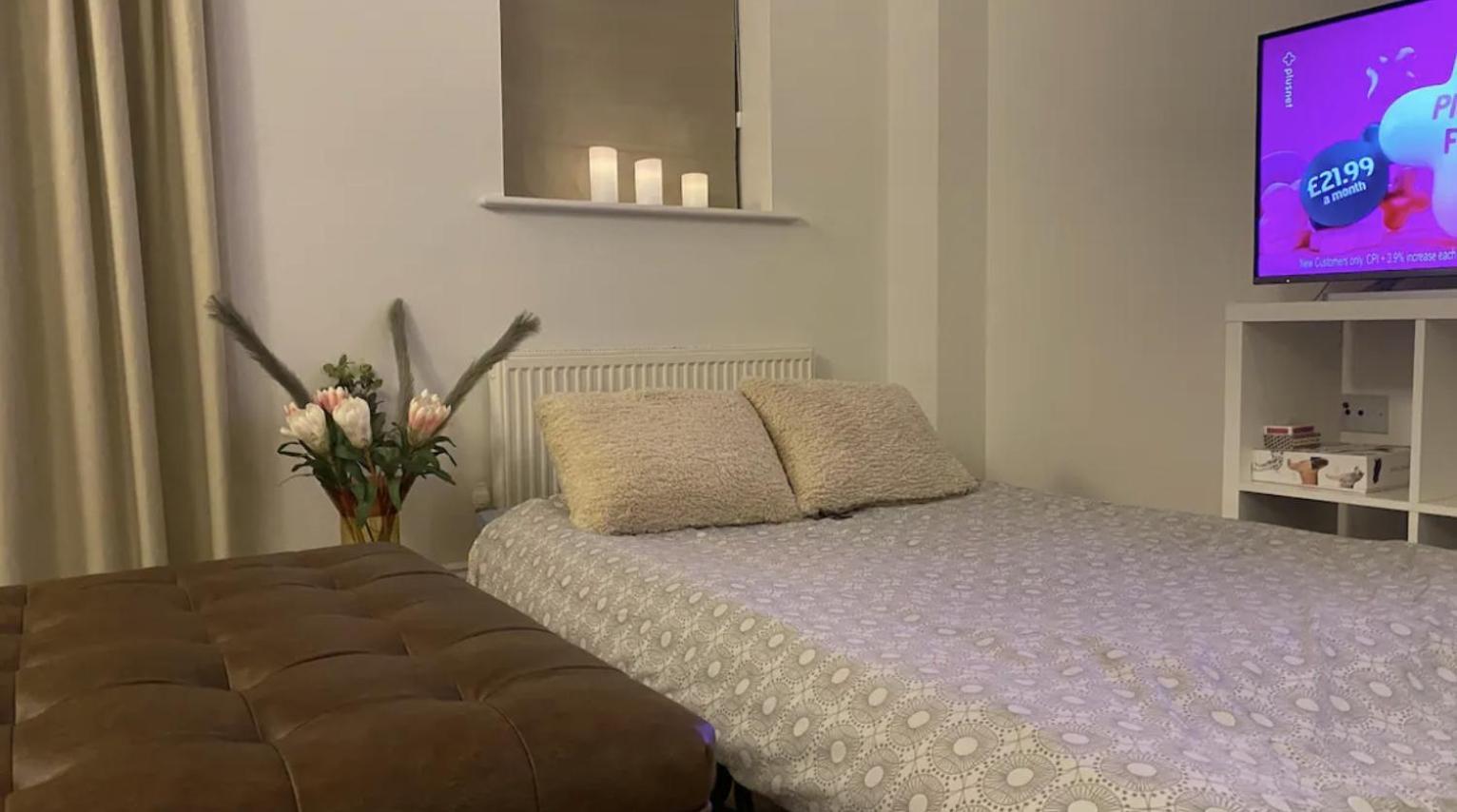 Modern Town House In Cotswolds - 3 Double Bedrooms Witney Extérieur photo